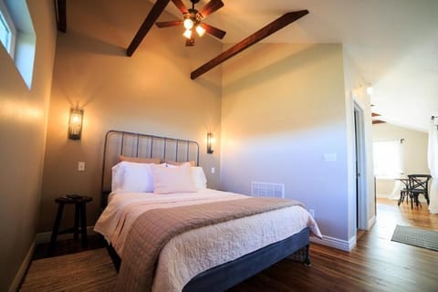 Hillside Colorado Cottages Chalet in Colorado