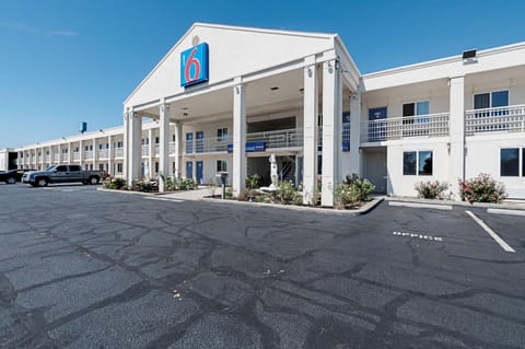 Property building, Facade/entrance, Day, Property logo or sign, On site, Time of day