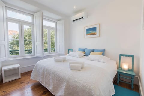 Bed, Bedroom, City view, City view, Street view, Street view