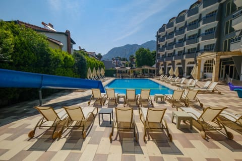 Property building, Pool view, Swimming pool, sunbed