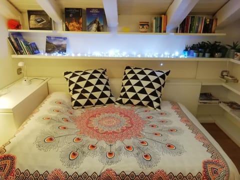 Bed, Living room, Seating area