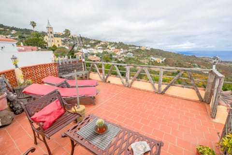 Property building, Balcony/Terrace, Living room