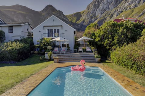 Property building, Nearby landmark, Day, Garden, Garden view, Mountain view, Pool view, Swimming pool