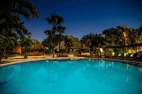 Day, Swimming pool