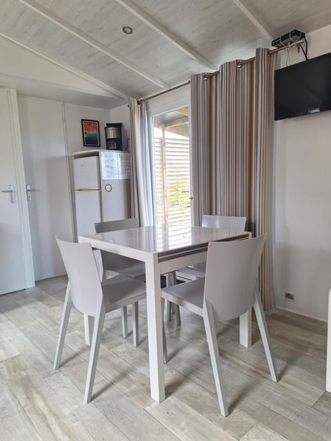 Camping L'oiseau Blanc Campground/
RV Resort in Normandy