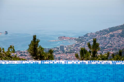 City view, Garden view, Sea view, Swimming pool