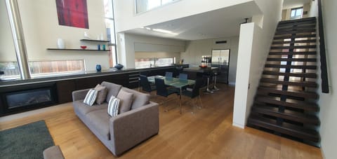 Kitchen or kitchenette, Seating area