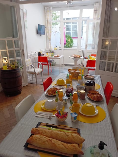 Dining area, Meals, Breakfast