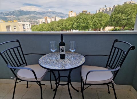 Property building, View (from property/room), Balcony/Terrace, Mountain view