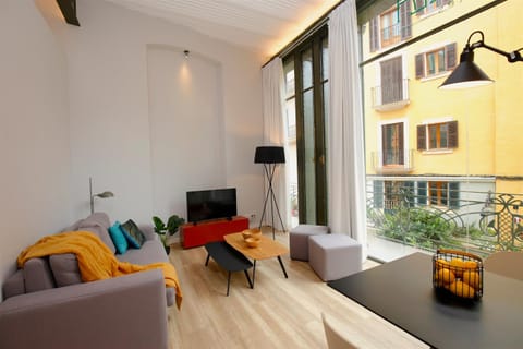 TV and multimedia, Living room, Seating area, Dining area, Quiet street view