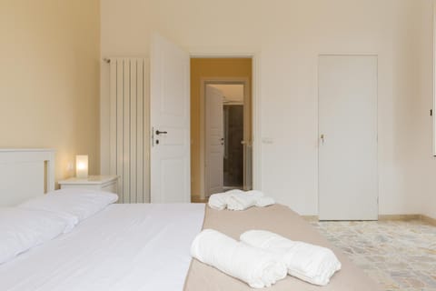 Bed, Bedroom, towels, wardrobe