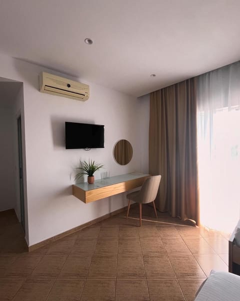 Villa-Leandro Hotel in Ksamil