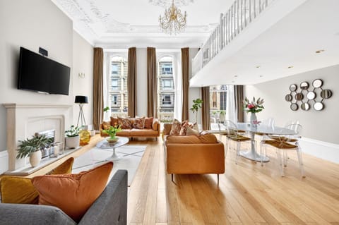 Communal lounge/ TV room, Living room, Seating area
