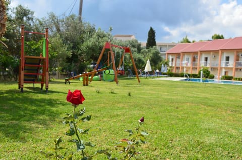 Communal lounge/ TV room, Day, Children play ground, Evening entertainment, Garden view