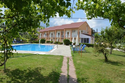 Property building, Spring, Day, Natural landscape, Garden, Garden view, Pool view, Swimming pool, sunbed