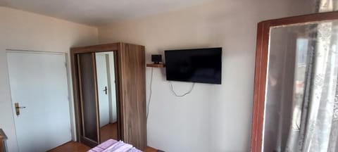 Communal lounge/ TV room, TV and multimedia