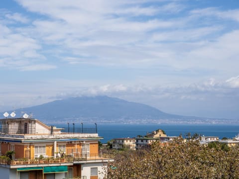 Mountain view, Sea view