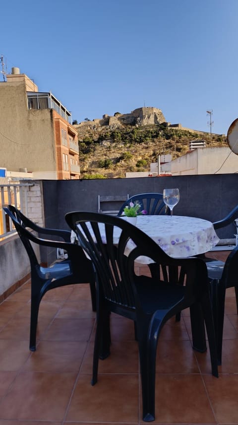 Balcony/Terrace, Dining area, Mountain view
