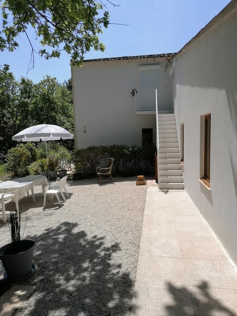 Patio, Facade/entrance