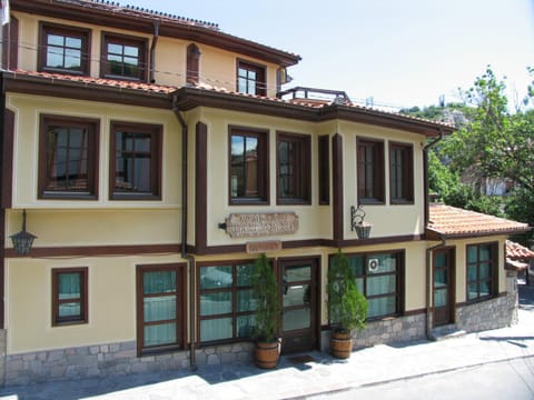 Facade/entrance