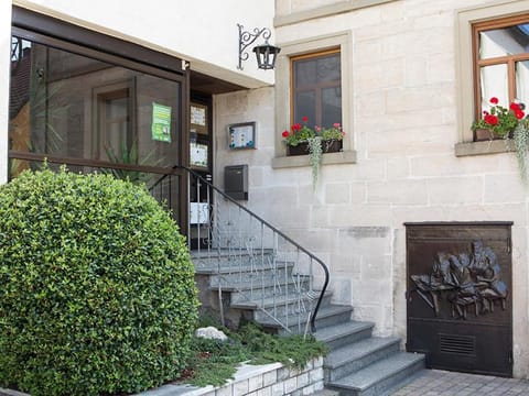 Facade/entrance