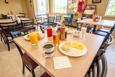 Restaurant/places to eat, Coffee/tea facilities, Food and drinks, Food, Breakfast, Continental breakfast