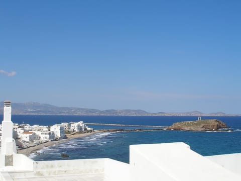 View (from property/room), Balcony/Terrace, Seating area, Floor plan, City view, Sea view, Sunrise