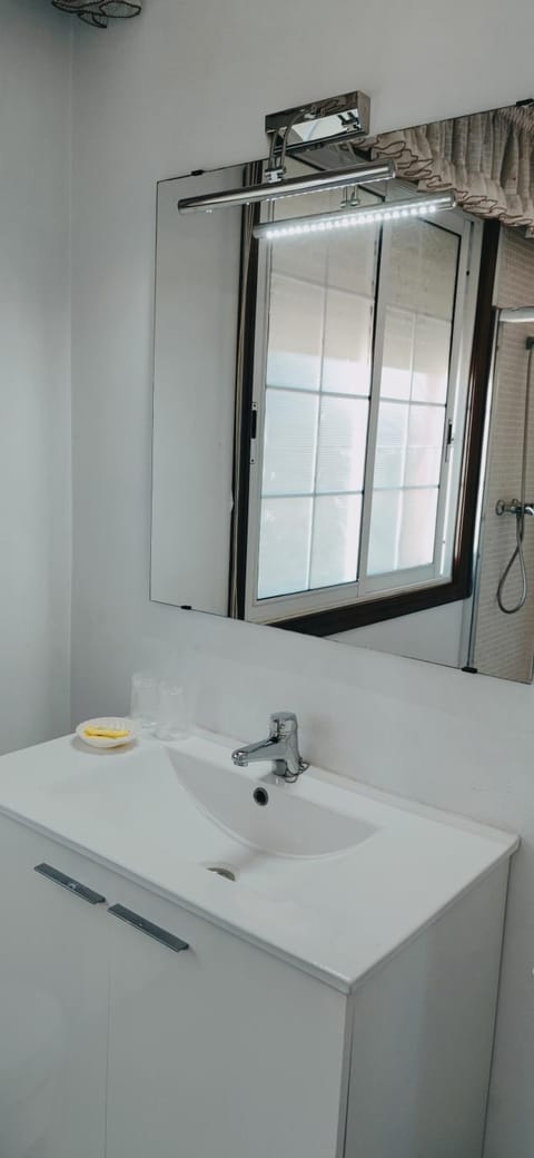 Bathroom, Decorative detail