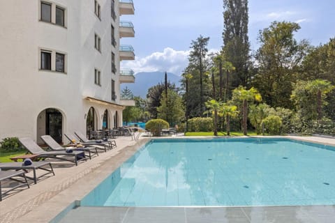 Swimming pool, Swimming pool