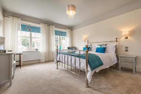 Bed, Photo of the whole room, Bedroom, hair dresser