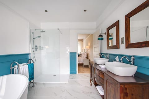 Shower, Toilet, Bathroom, Bath, towels