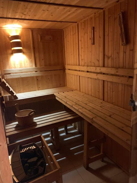 Maison avec piscine et sauna à Vire House in Normandy