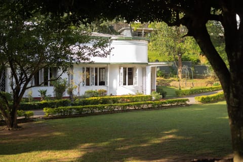 Property building, Spring, Day, Natural landscape, Garden, Garden view