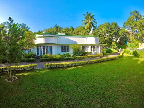 Property building, Spring, Day, Natural landscape, Garden, Garden view