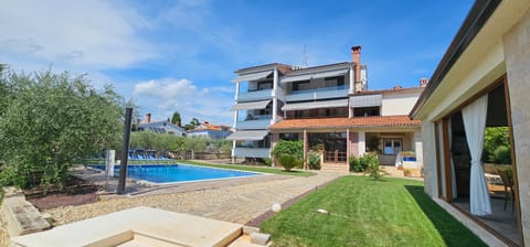 Property building, Swimming pool