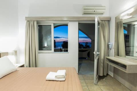 Kolimbito Sea Side Apartment in Crete