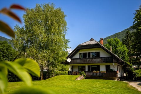 Property building, Spring, Day, Natural landscape, Garden, Garden view, Mountain view