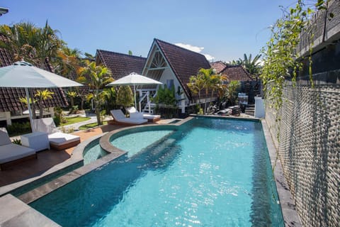 Property building, Swimming pool, Breakfast