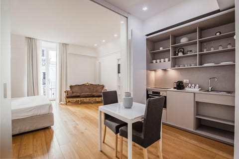 Kitchen or kitchenette, Seating area, Dining area, Bedroom