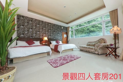 Bed, Photo of the whole room, Bedroom, Text overlay