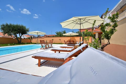 Patio, Day, Summer, Garden, On site, Garden view, Swimming pool