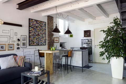 Coffee/tea facilities, Kitchen or kitchenette, Dining area