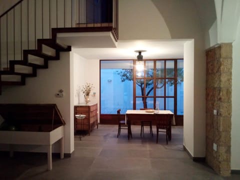 Communal lounge/ TV room, Lobby or reception, Dining area
