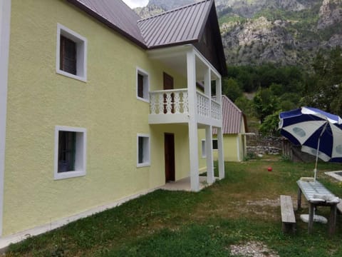 Bujtina Ahmetaj Nature lodge in Montenegro
