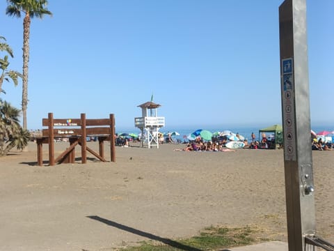 Shower, Nearby landmark, Natural landscape, Beach, sunbed