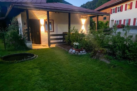 Property building, Facade/entrance, Spring, Summer, Garden