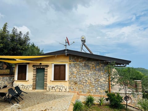 Property building, Dining area, Lunch