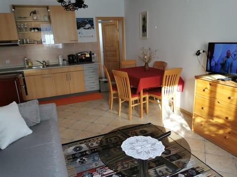 Kitchen or kitchenette, Living room