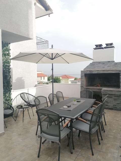 Patio, BBQ facilities