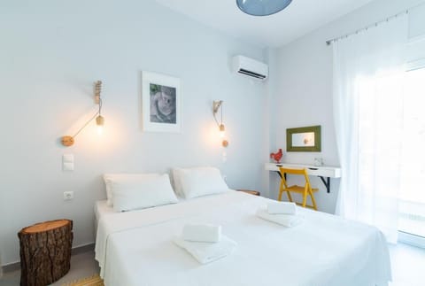 Day, Bedroom, Mountain view, Street view